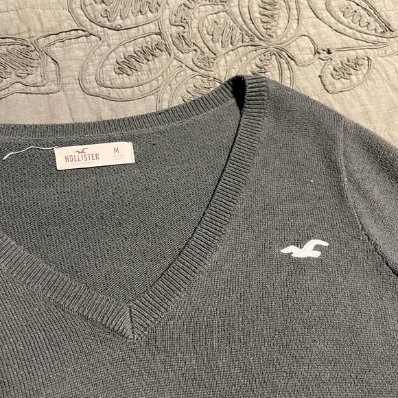 Hollister v-neck sweater, size M, olive green, excellent condition - Picture 4 of 4